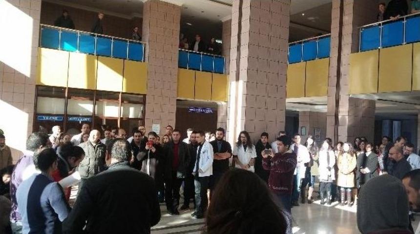 Edirne&rsquo;de Asistan Hekimler, &Ccedil;alışma Sistemlerini Protesto Etti