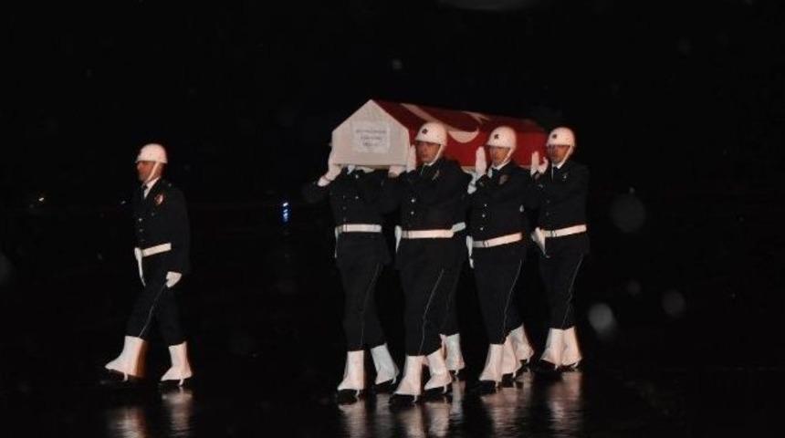 Trabzonlu Şehit Polisin Cenazesi Memleketine Getirildi