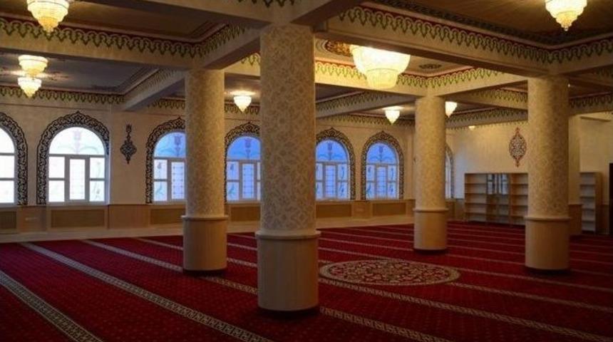 &Ccedil;om&uuml;&rsquo;de İlk Cami A&ccedil;ılıyor