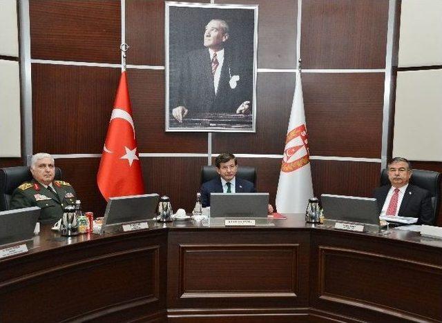 Başbakan Davutoğlu&rsquo;ndan Fransa&rsquo;daki Saldırıya Tepki 1