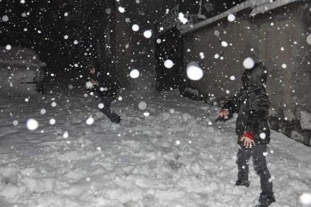 Şırnak’ta Çocukların Kar Sevinci