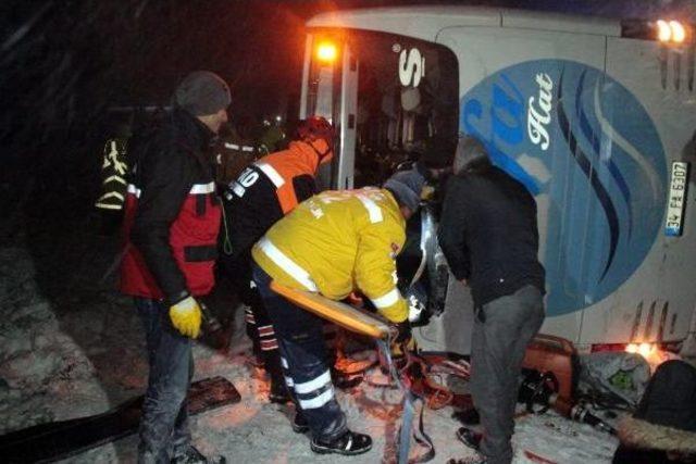 Yolcu Otob&uuml;s&uuml; Tipide Şarampole Yuvarlandı: 1 &Ouml;l&uuml;, 45 Yaralı 3