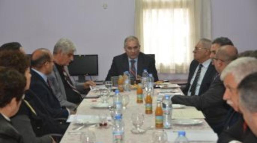 G&uuml;l, Halk Eğitim Hizmetleri Değerlendirme Toplantısına Başkanlık Etti