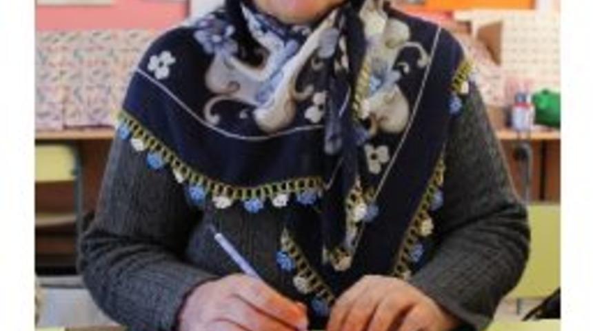 Torundan Etkilendi, 70 Yaşında Okuma Yazma &Ouml;ğreniyor