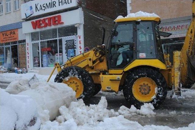 Çelikhan İlçesinde Kar Temizleme Çalışması