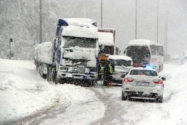 Tem Bolu Dağı Geçişinin Ankara Yönü Ulaşıma Kapandı (2)