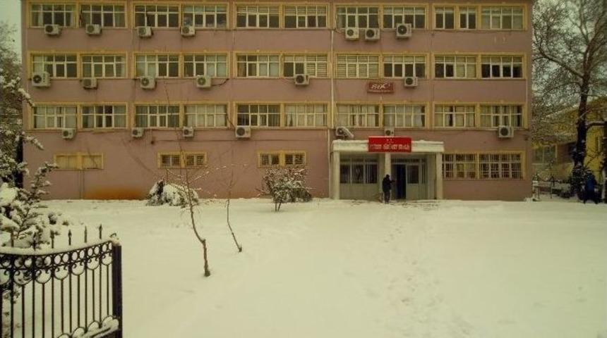 Gerger&rsquo;de Kar Yağışı Etkili Oluyor