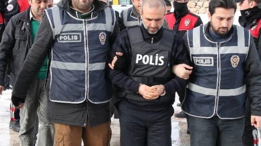 Amcasını Babasını Bı&ccedil;akladığı İ&ccedil;in &Ouml;ld&uuml;rm&uuml;ş