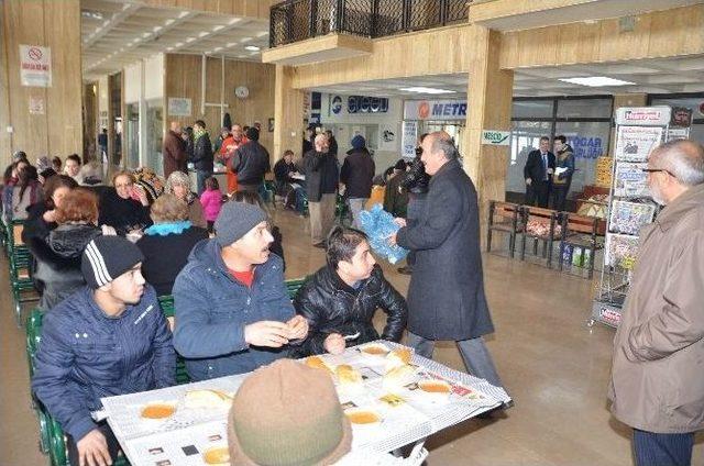 Ereğli Belediyesi&rsquo;nden Yolda Kalan Vatandaşlara &Ccedil;orba 2