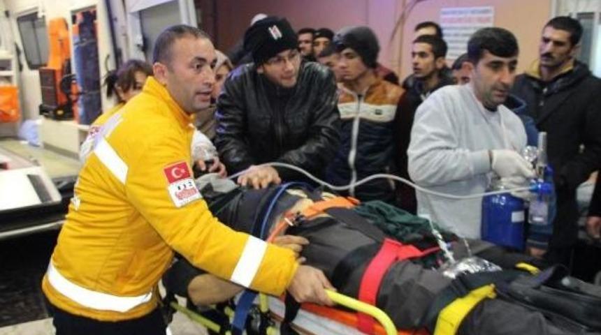 Nusaybin'de Otomobil, Kamyonetle &Ccedil;arpıştı: 1 &Ouml;l&uuml;, 5 Yaralı