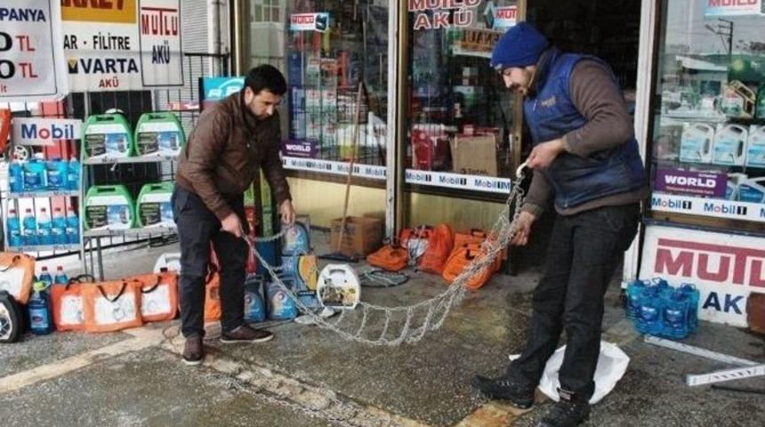 Kar Yağışı Otk Lastik&ccedil;ilere Yaradı