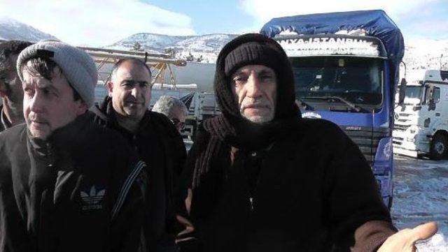 3 G&uuml;nd&uuml;r Bekleyen Nakliyecilerden Tepki 1