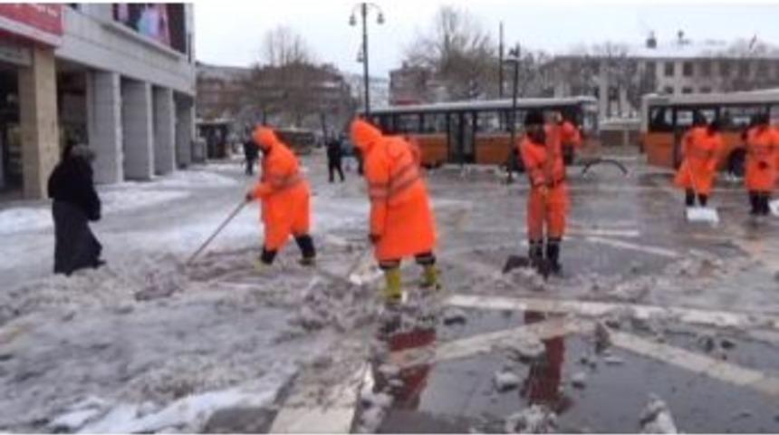 Malatya Karla M&uuml;cadele Başladı