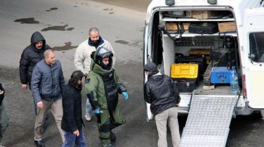 Kontroll&uuml; Patlatılan Ş&uuml;pheli Paketten '&ccedil;&ouml;p' &Ccedil;ıktı