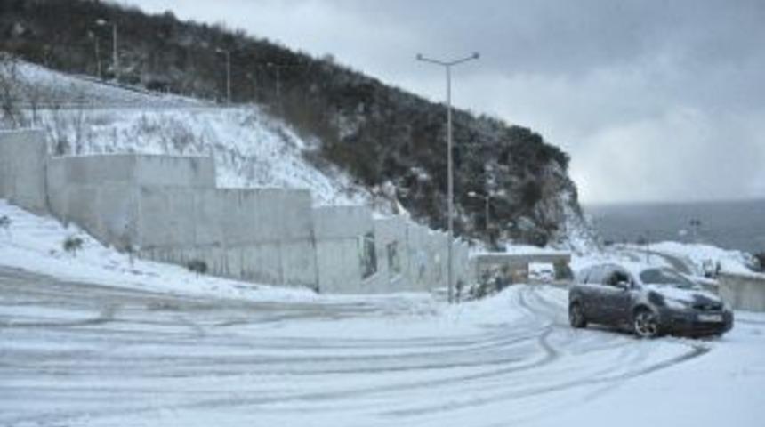 Ara&ccedil;lar Buzda Dans Etti, Dev Sarkıtlar Oluştu