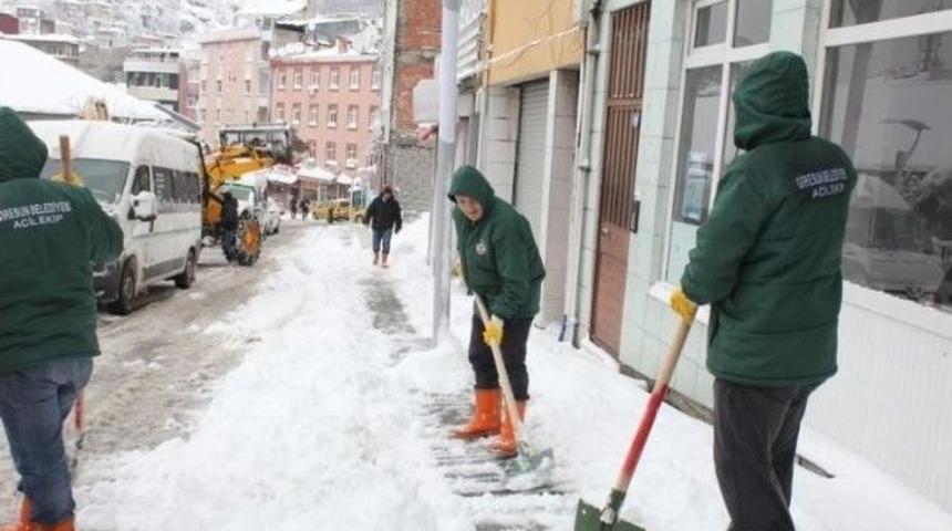 Giresun Belediyesi&rsquo;nden Karla M&uuml;cadele