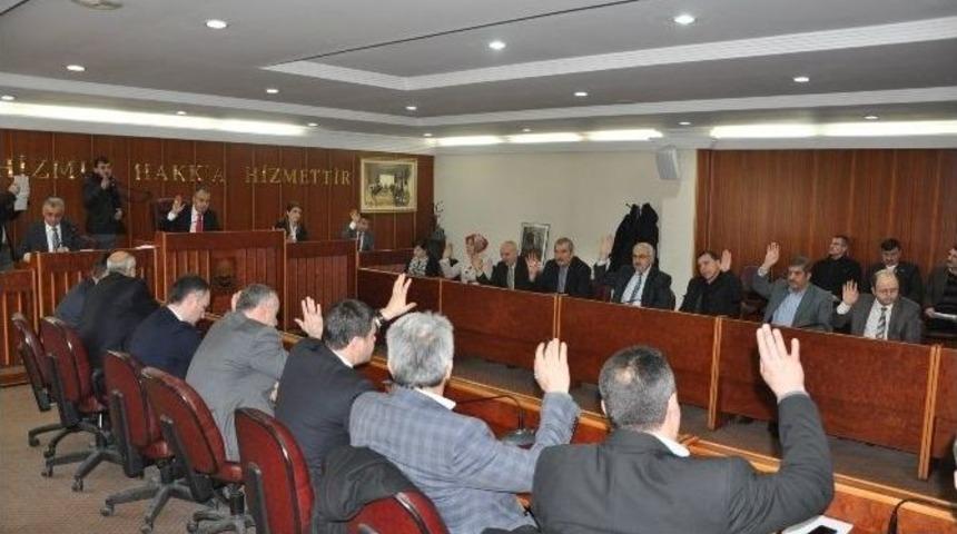 Belediyeden 55 Pazarcıya 335 Bin Lira Yardım