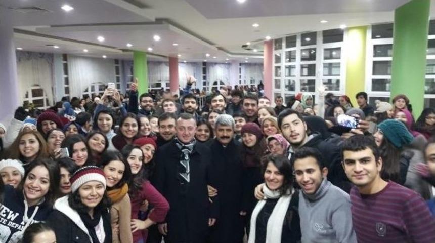 B&uuml;y&uuml;kakın, Kocaeli &Uuml;niversitesi &Ouml;ğrencilerini Dinledi