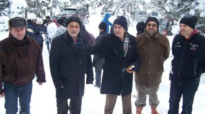 Beyşehir&rsquo;de Yaban Hayvanlarına Yem Bırakıldı