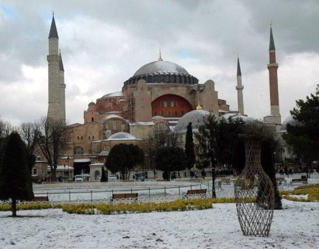 Sultanahmet Meydanı&rsquo;Ndan Kar Manzaraları 3