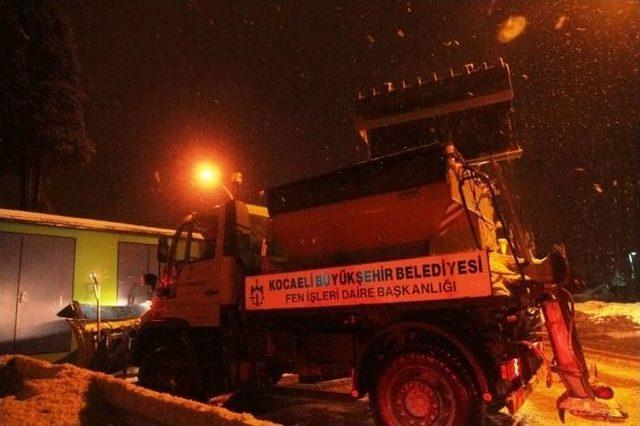 Büyükşehir’in Çalışmalarıyla Yollar Kapanmadı