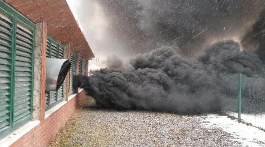 Mecliste Yangın Paniği