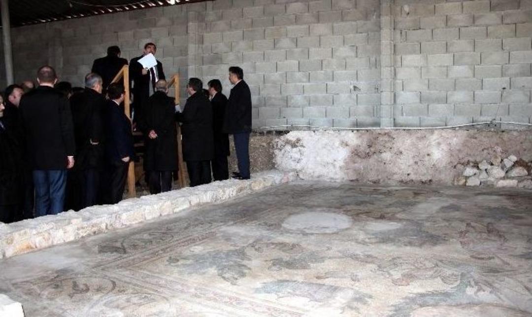 Bakan G&uuml;ll&uuml;ce Kahramanmaraş&rsquo;ta