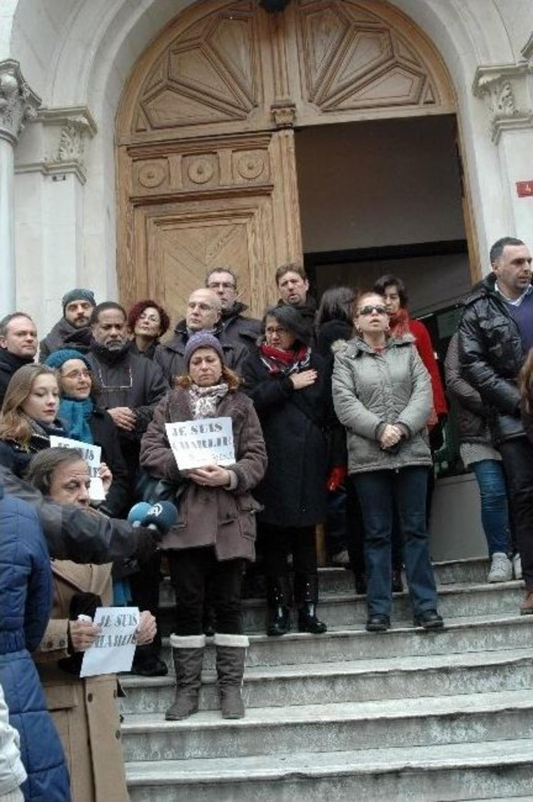 Paris&rsquo;te &Ouml;lenler İ&ccedil;in İstanbul&rsquo;da Saygı Duruşu