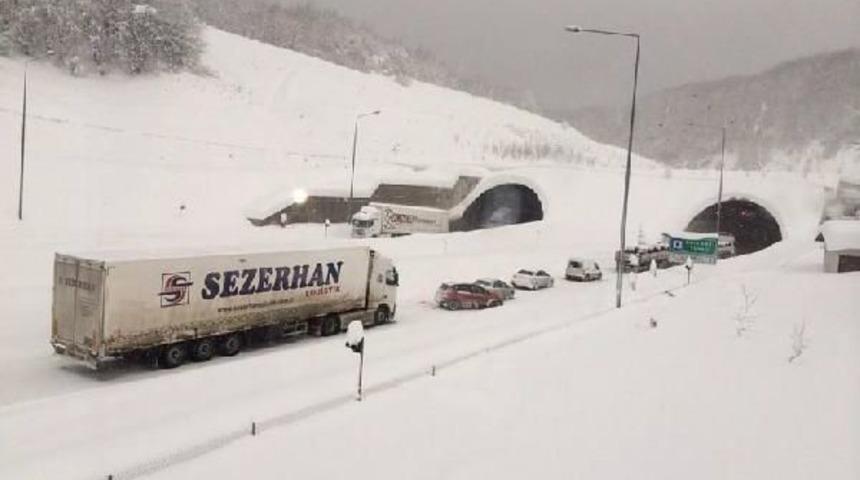 Tem Bolu Dağı Ge&ccedil;işinin Ankara Y&ouml;n&uuml; Ulaşıma Kapandı (5)