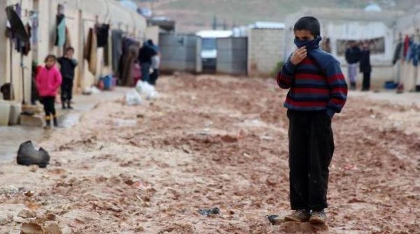 Karacaoğlu: Sınırdaki 500 Bin Suriyeli Soğukla M&uuml;cadele Ediyor