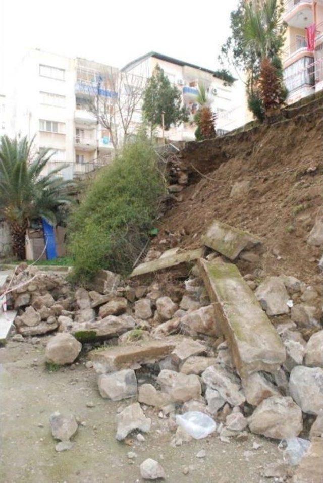 Belediye, &Ccedil;&ouml;ken Duvarı Site Y&ouml;netiminin Yaptırmasını Istedi 1