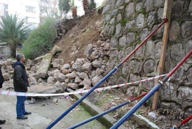 Belediye, &Ccedil;&ouml;ken Duvarı Site Y&ouml;netiminin Yaptırmasını Istedi 2