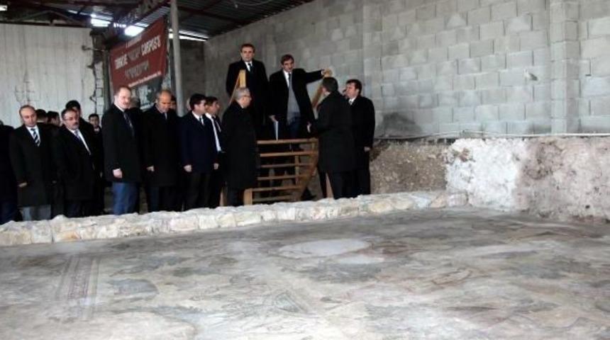 Bakan G&uuml;ll&uuml;ce: Paris Saldırısı D&uuml;nyaya Ibret Olmalı
