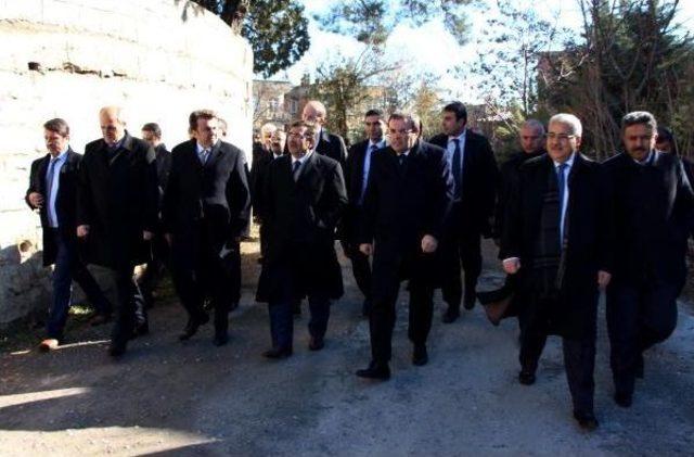 Bakan G&uuml;ll&uuml;ce: Paris Saldırısı D&uuml;nyaya Ibret Olmalı 1