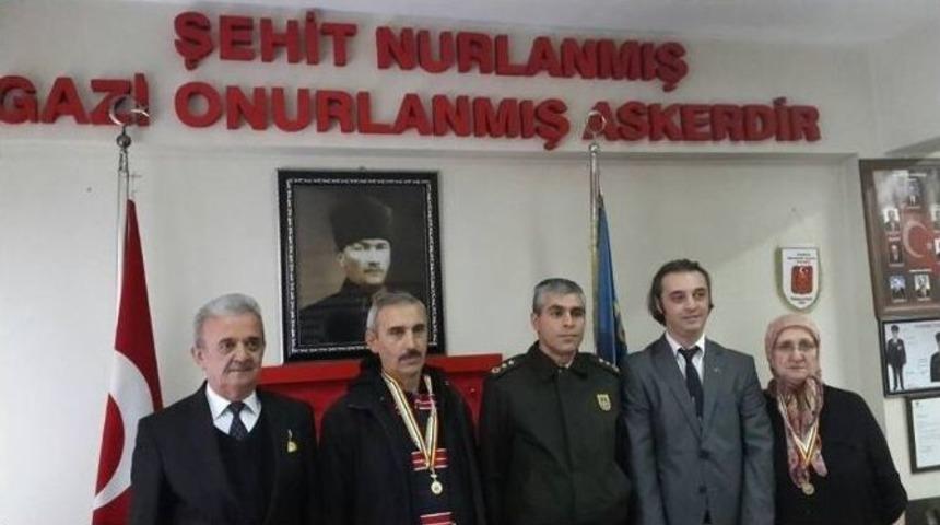 Madalyası Eşi Ve Oğluna Verildi