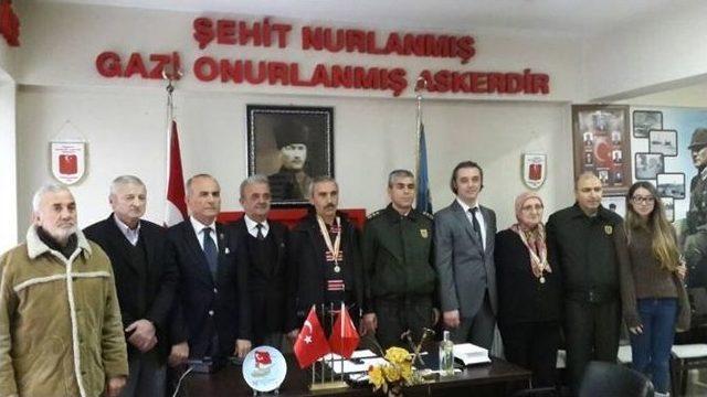 Madalyası Eşi Ve Oğluna Verildi 1