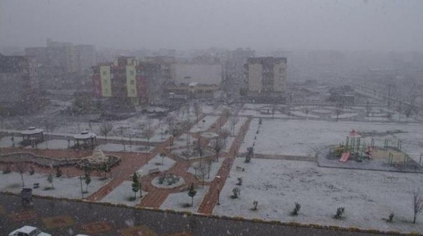 Viranşehir Merkezine Kar Yağdı