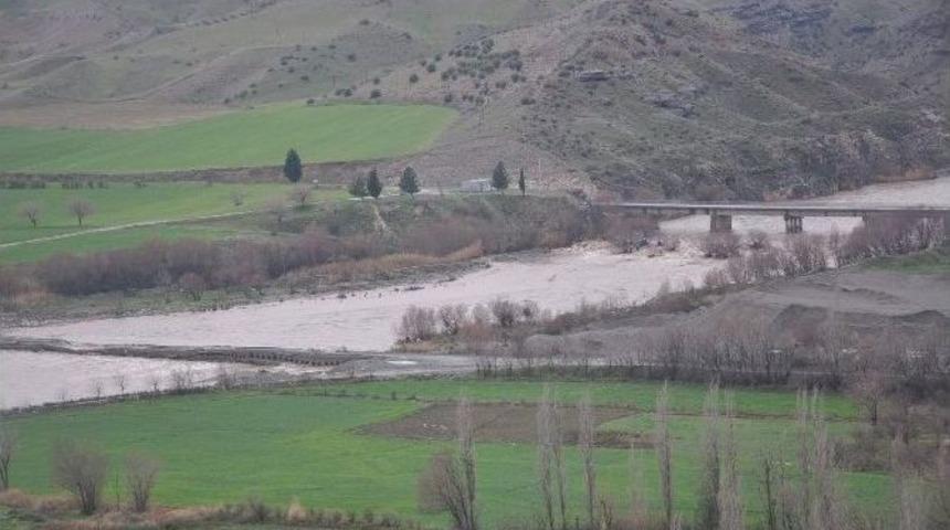 Yağışlar Kahta &Ccedil;ayı&rsquo;nı Besledi