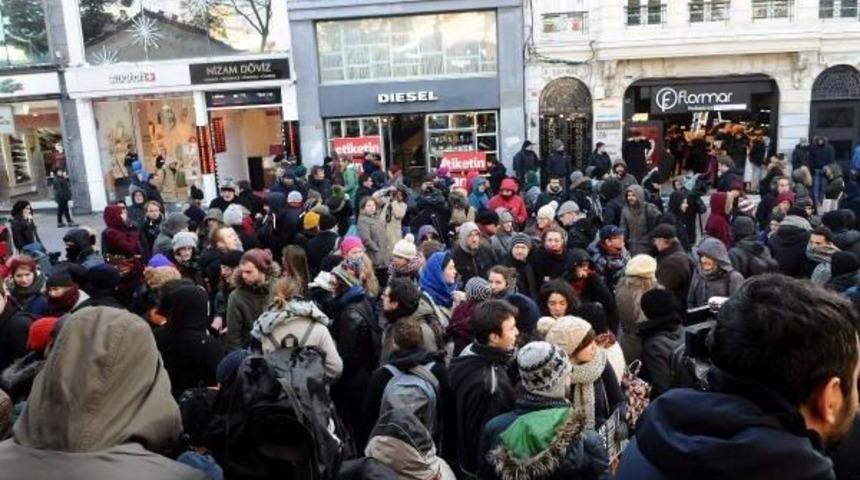 Fransa Başkonsolosluğu &Ouml;n&uuml;nde 'charlie Hebdo' Protestosu