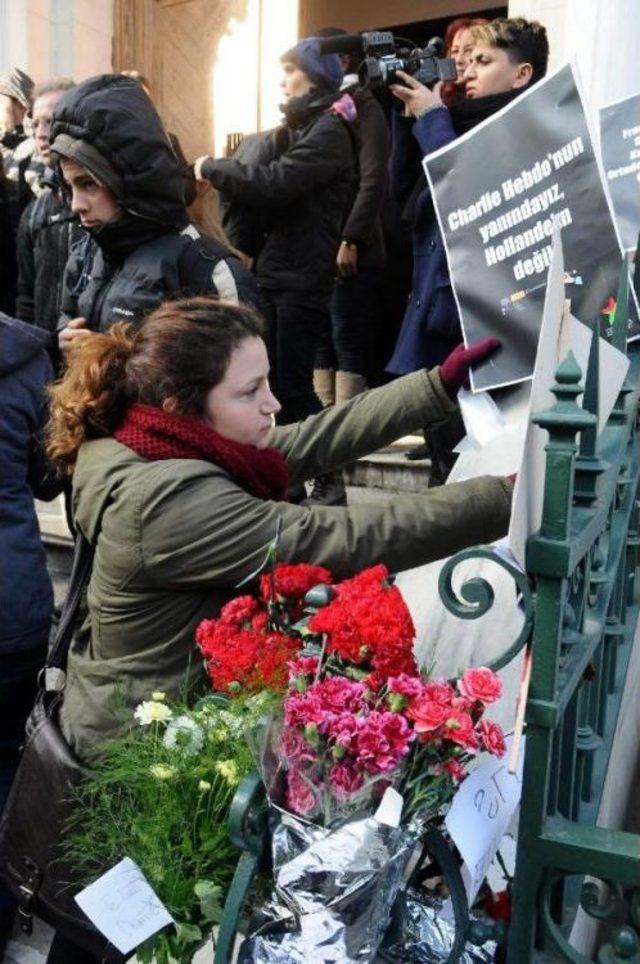 Fransa Başkonsolosluğu Önünde 'charlie Hebdo' Protestosu