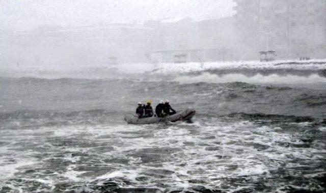 Rize’De Kar Ve Fırtınada Denizde Rafting