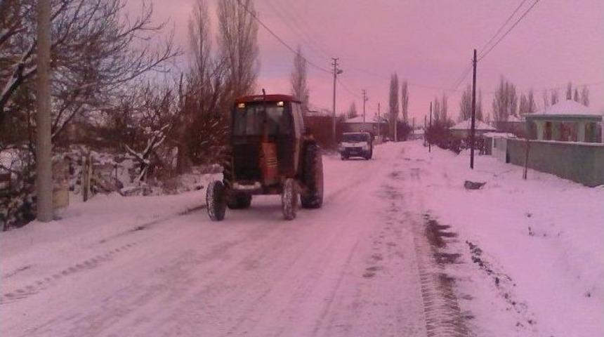Ereğli&rsquo;de Karla M&uuml;cadele S&uuml;r&uuml;yor