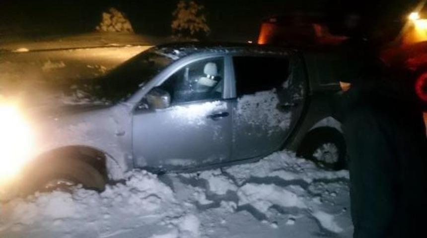 Karda Mahsur Kalan 2 Teknisyen 4 Saatte Kurtarıldı