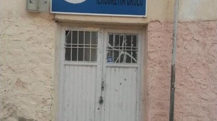 Batman &Uuml;niversitesi İdeal Gen&ccedil;lik Topluluğu&rsquo;ndan Duyarlı Davranış