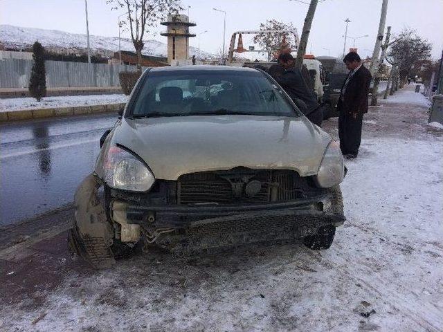 Elazığ’da Buzlanma Kazalara Neden Oldu: 4 Yaralı