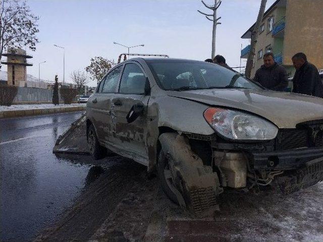 Elazığ’da Buzlanma Kazalara Neden Oldu: 4 Yaralı