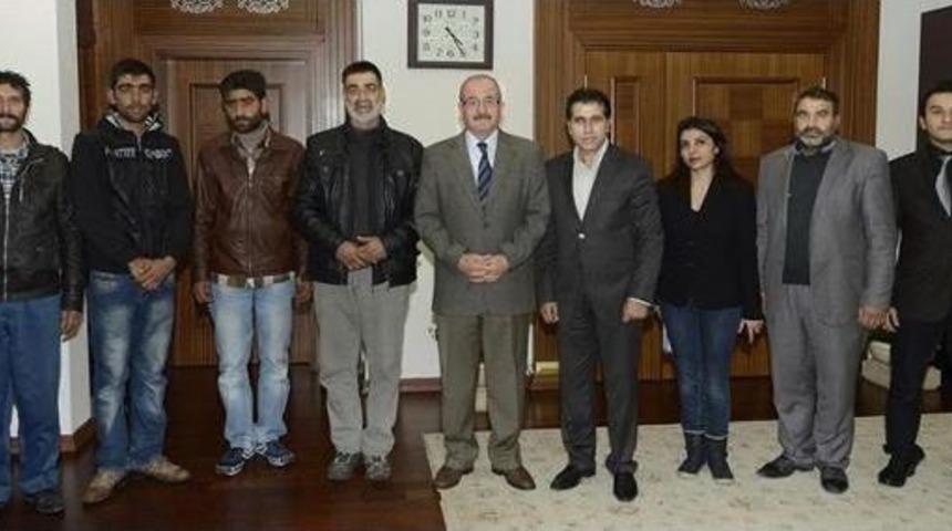 Roman Başkan, &Ouml;ld&uuml;r&uuml;len &Ccedil;ocuğun Ailesiyle Valiyi Ziyaret Etti