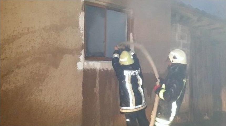 Boş Ev Alevlere Teslim Oldu