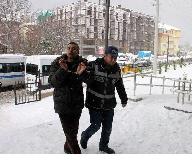 İcralık Araçları Sahte Belgelerle Noterden Satan Şebeke Yakalandı