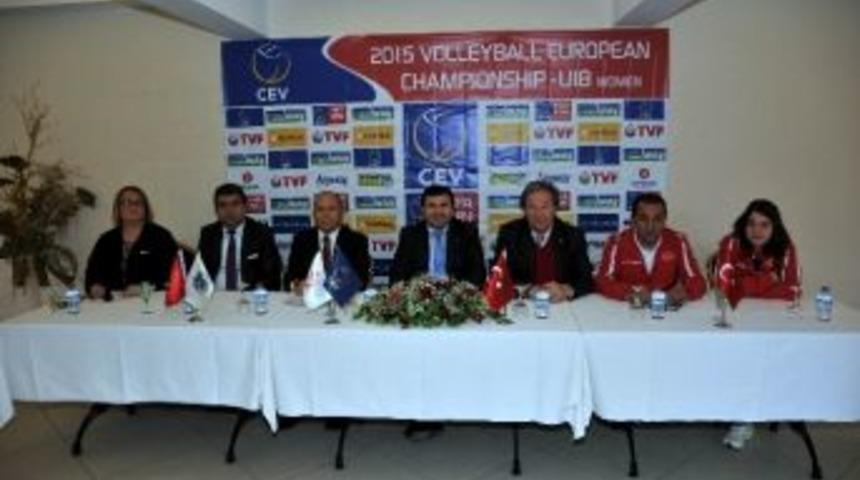 Gen&ccedil; Milli Voleybolcular Grup Liderliği Hedefliyor